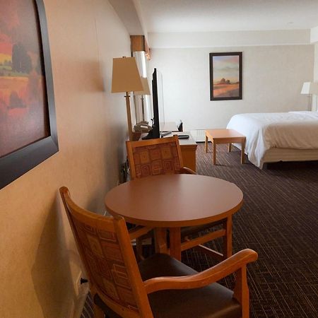 Westlock Inn & Conference Centre Экстерьер фото