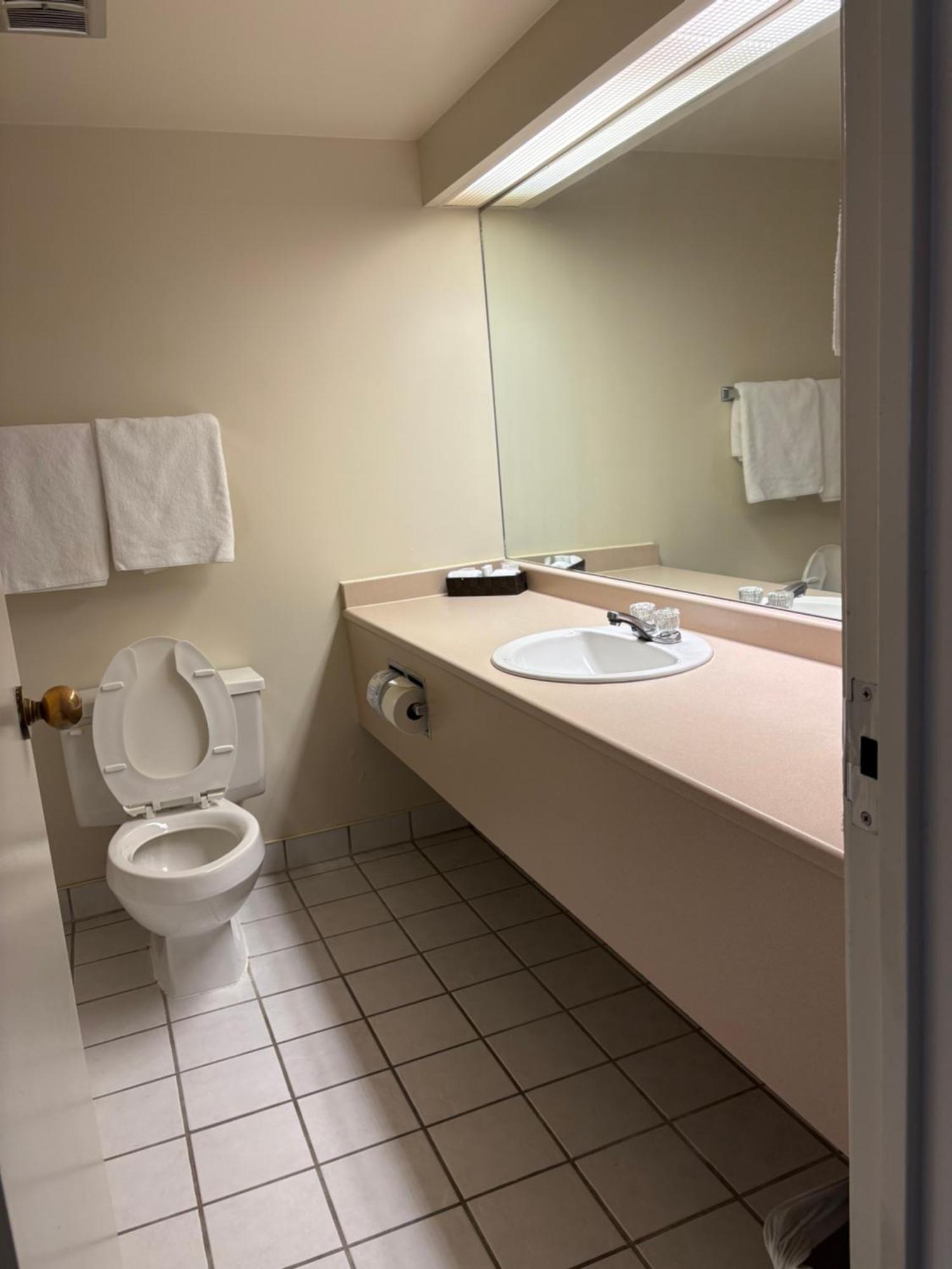 Westlock Inn & Conference Centre Экстерьер фото
